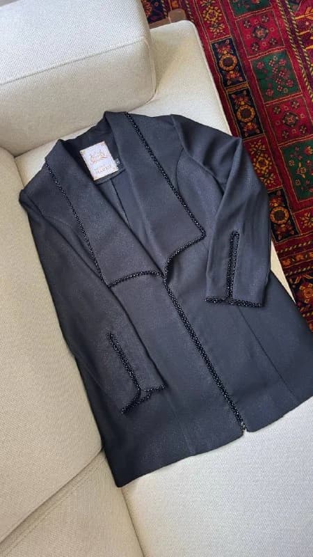 کت مجلسی مشکی مجلسی کرپ لمه (سنگ‌دوزی شده)